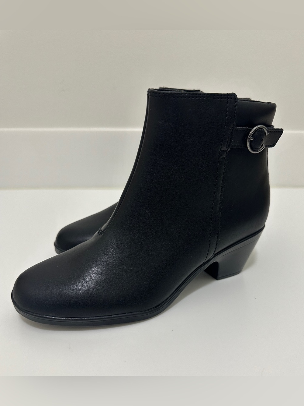 Clarks Emily 2 Y Belle Black Leather Ankle Boots Size 7M Buckle